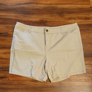 Women's Khaki Shorts, 20W.